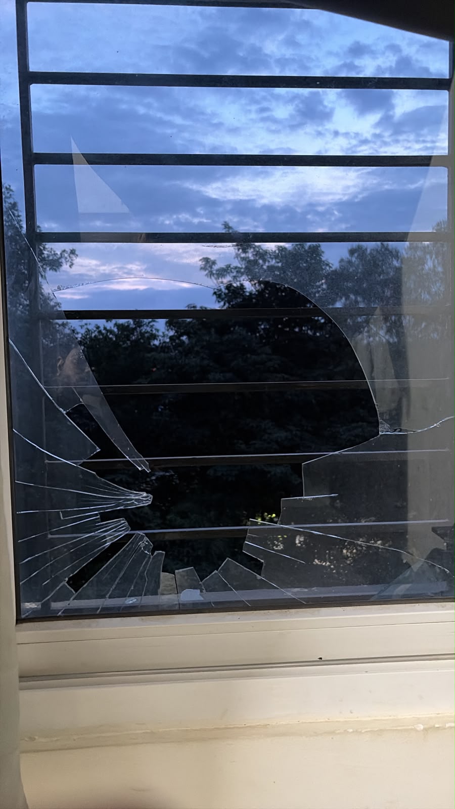 Broken Glass Replacement in Purva Midtown, FCI Godown Road, Dooravani Nagar, Bengaluru, Karnataka 560016 - Kutbi Aluminium Glass & Hardware