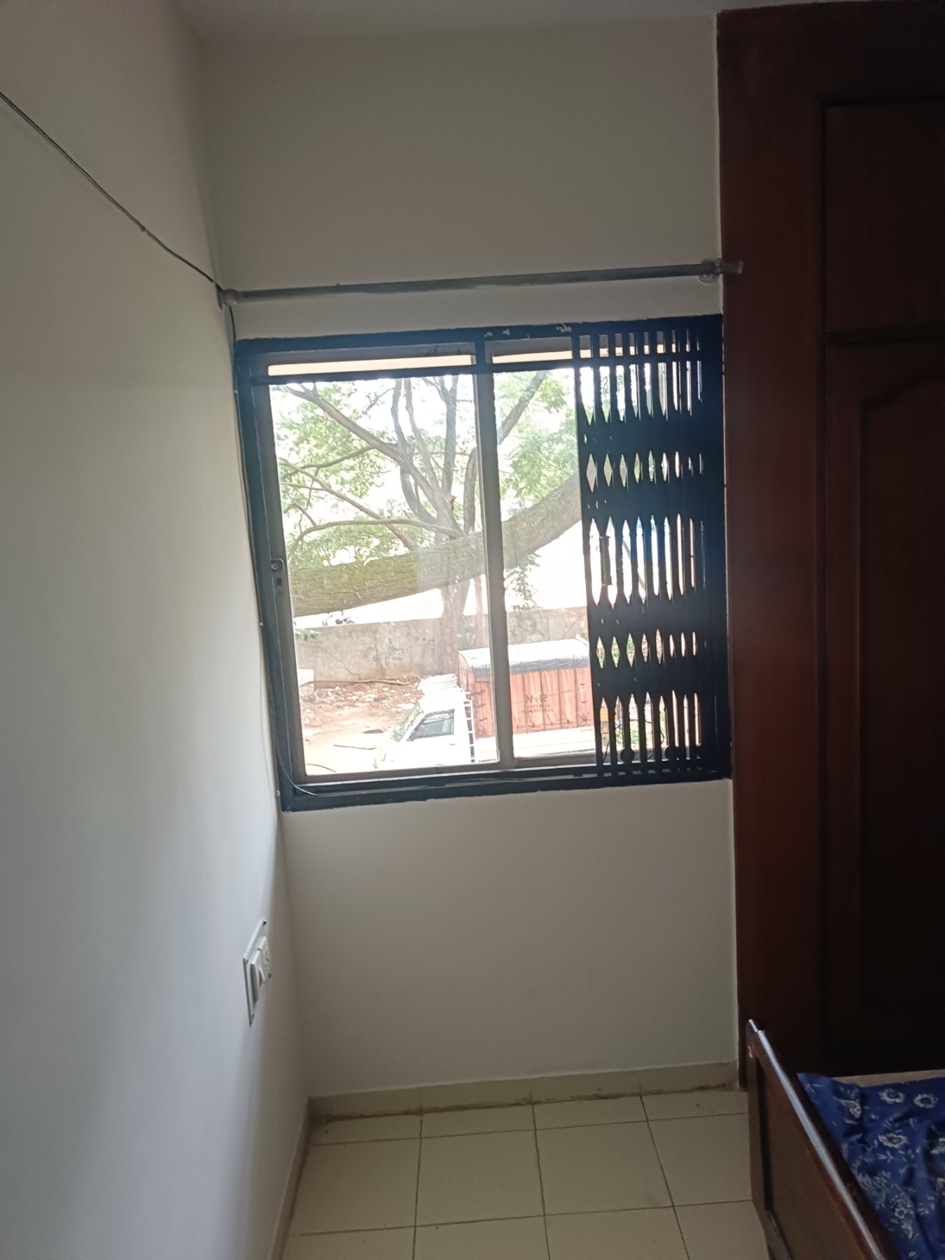 Aluminium Window Wheel Replacement in Arekere, Bengaluru, Karnataka, Bengaluru - Kutbi Aluminium Glass & Hardware