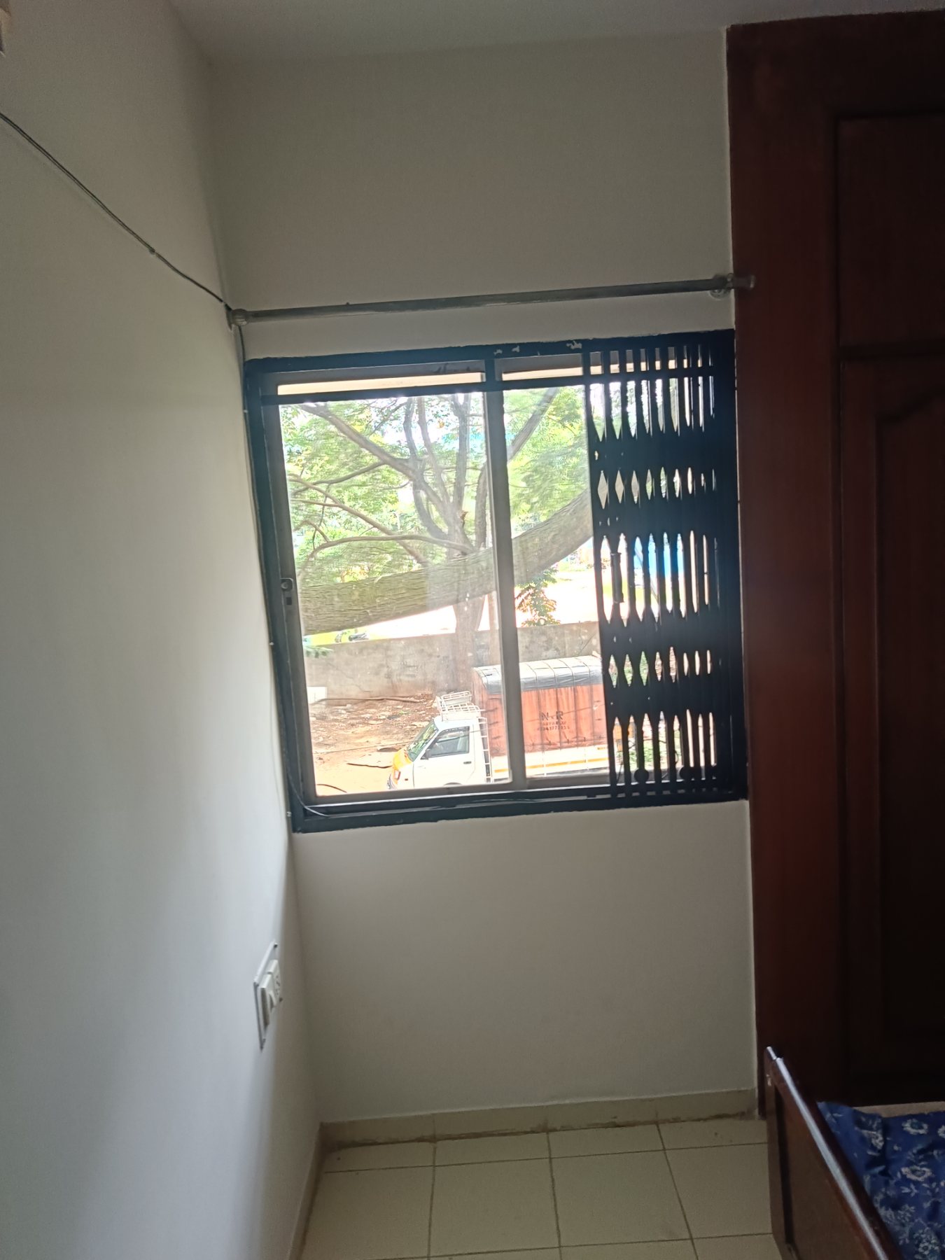 Aluminium Window Wheel Replacement in Arekere, Bengaluru, Karnataka, Bengaluru - Kutbi Aluminium Glass & Hardware