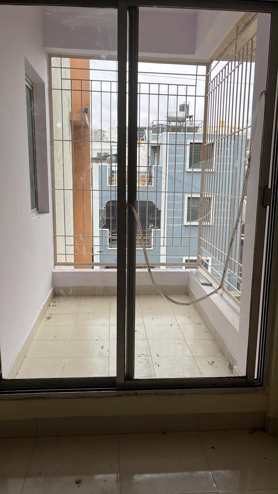 Broken Glass Replacement in BTM Layout, Bengaluru, Karnataka, Bengaluru - Kutbi Aluminium Glass & Hardware