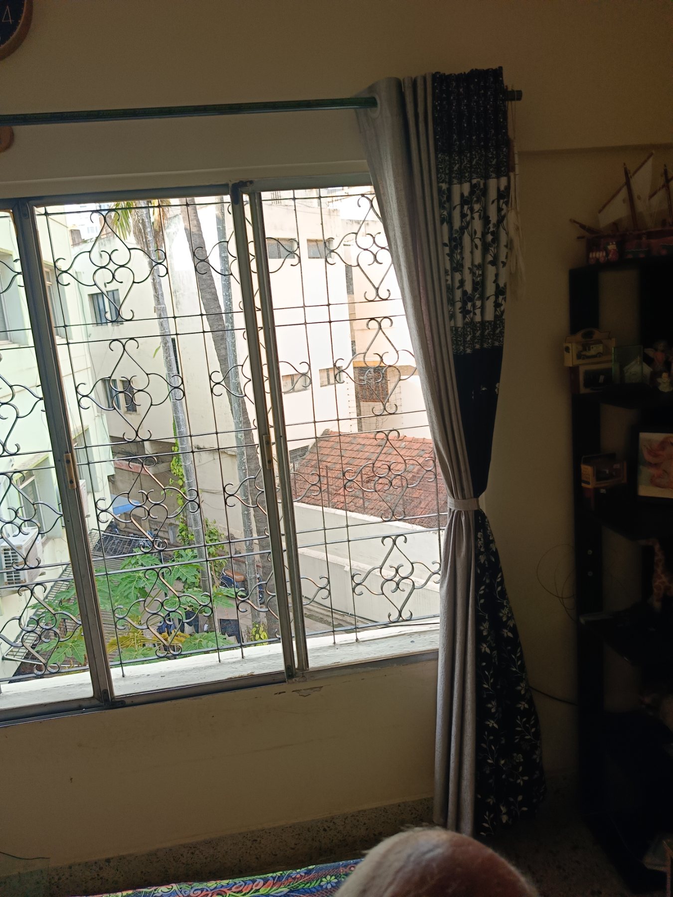 Broken Glass Replacement in Madhava Nagar, Gandhi Nagar, Bengaluru, Bengaluru - Kutbi Aluminium Glass & Hardware