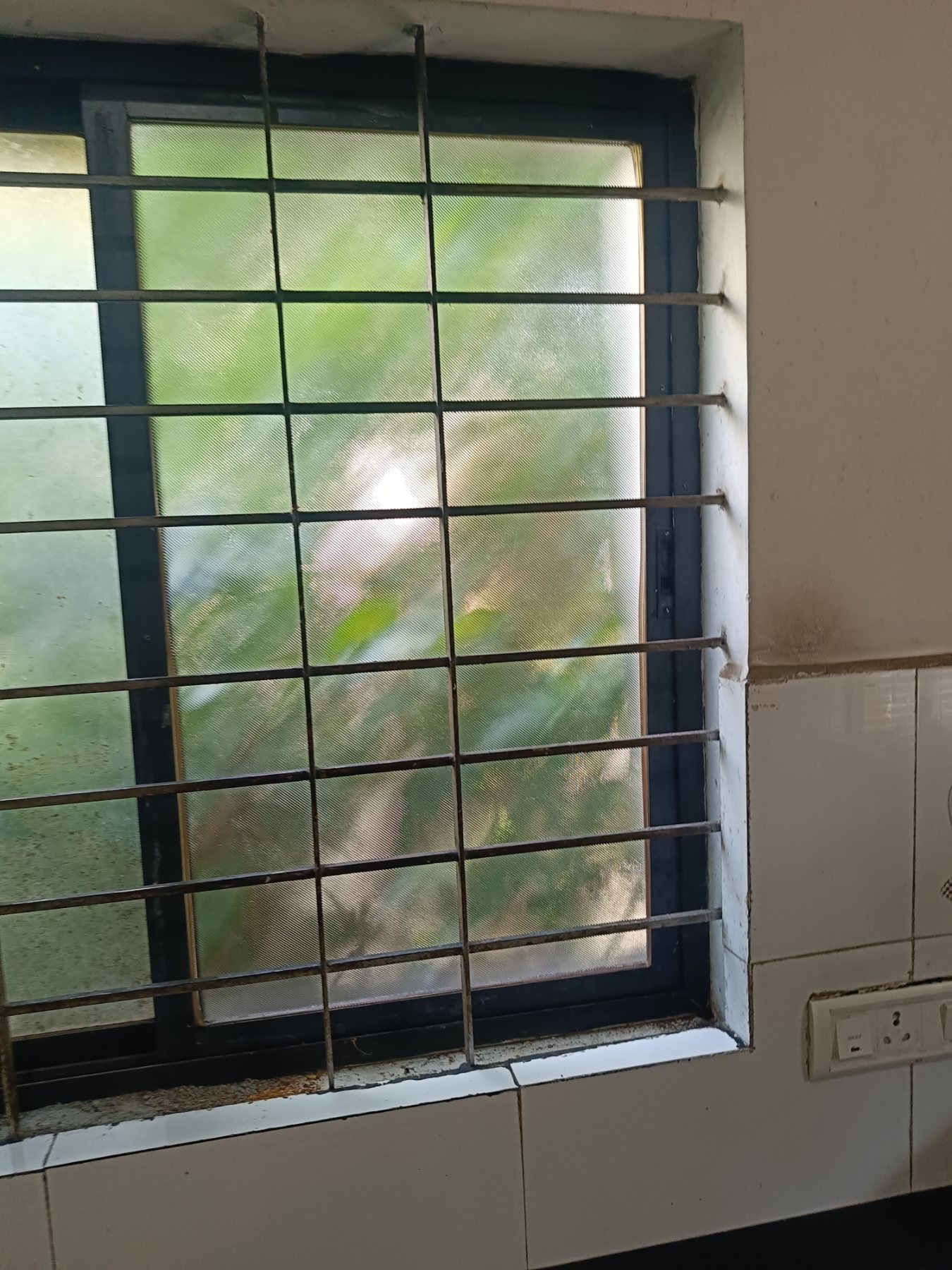 Aluminium Sliding Window Broken Glass Replacement in Basavanagudi, Bengaluru, Bengaluru - Kutbi Aluminium Glass & Hardware
