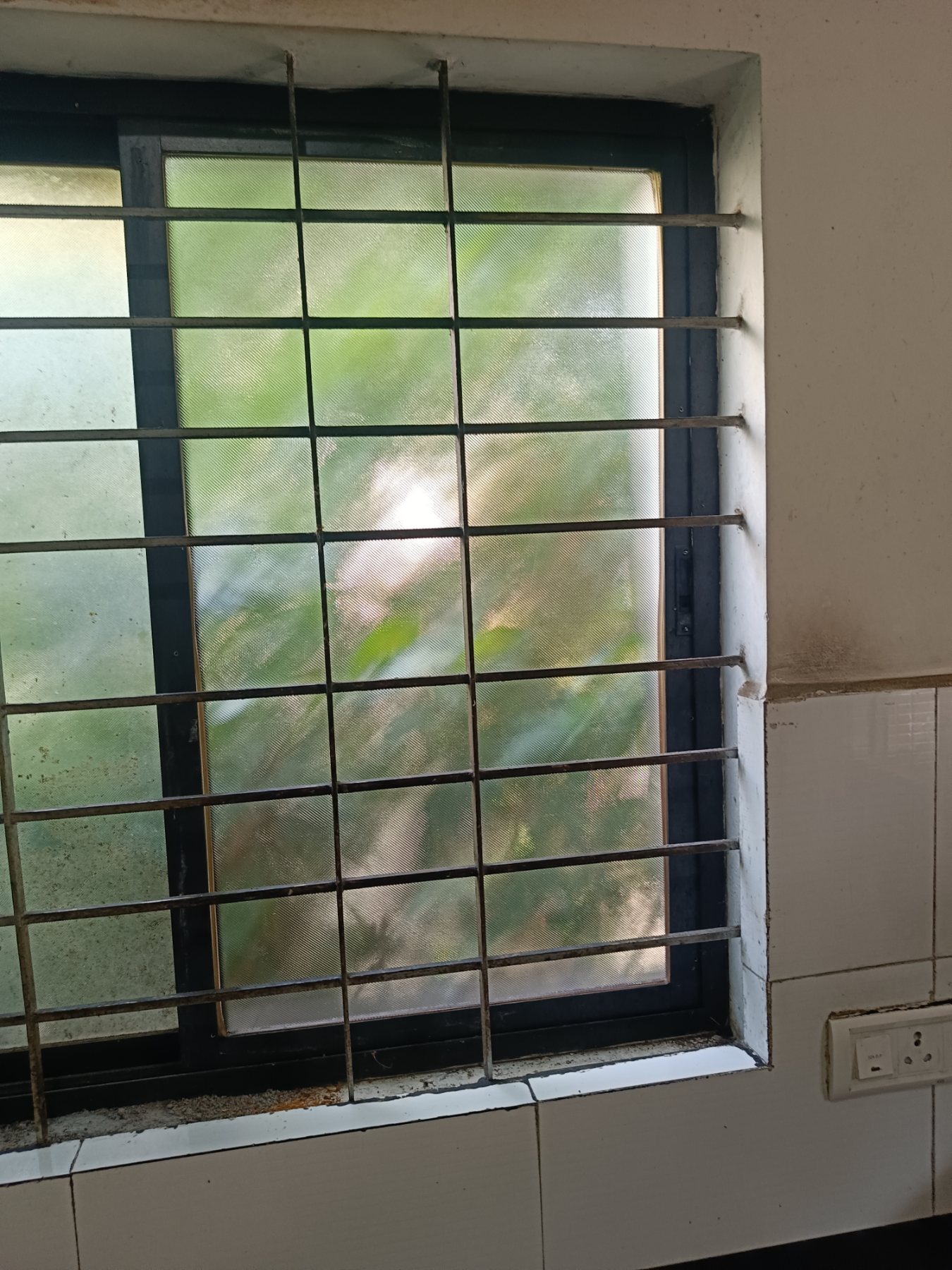 Aluminium Sliding Window Broken Glass Replacement in Basavanagudi, Bengaluru, Bengaluru - Kutbi Aluminium Glass & Hardware