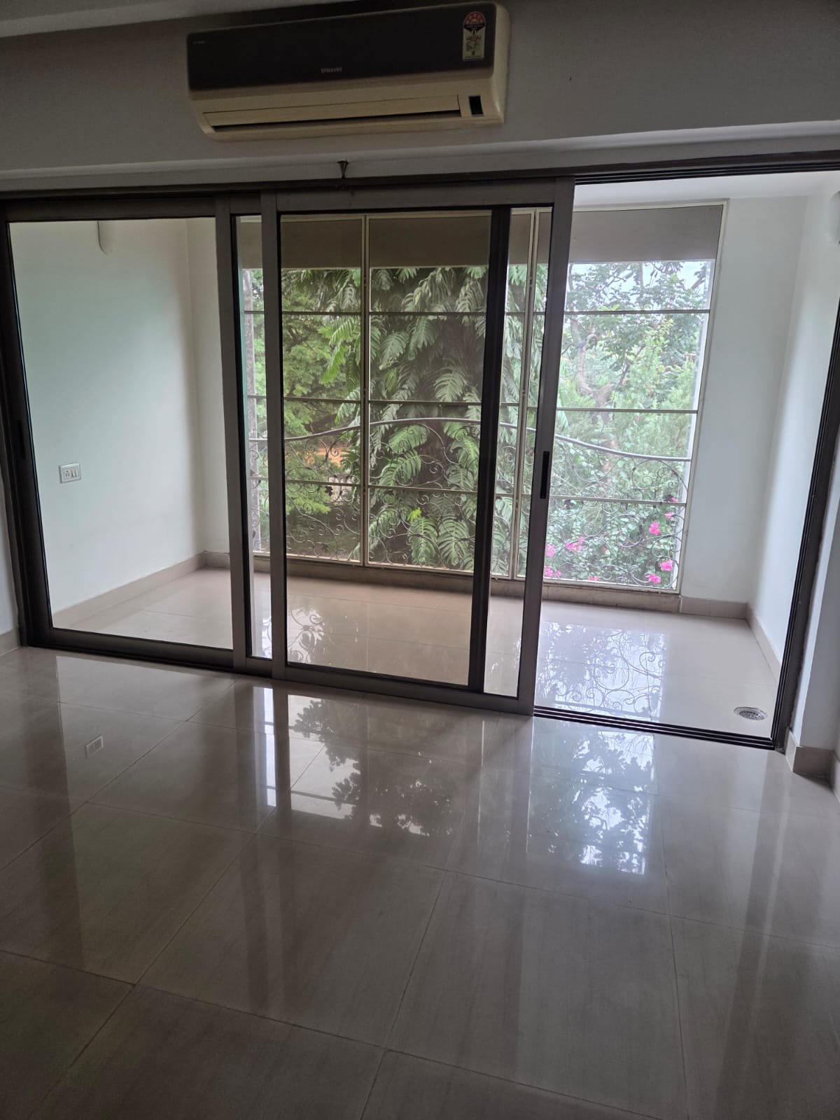 Aluminium Sliding Door Wheel Replacement in Halasuru, Bengaluru, Bengaluru - Kutbi Aluminium Glass & Hardware