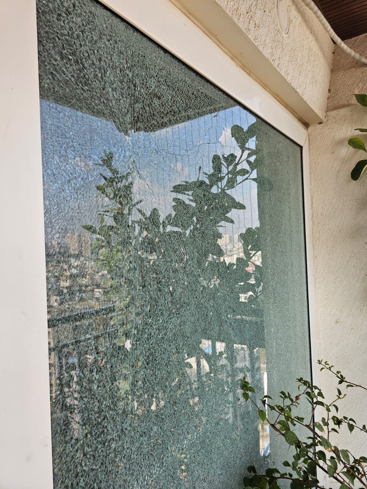 uPVC Sliding Door Broken Glass Replacement at Keya Spring, Arekere, Bengaluru - Kutbi Aluminium Glass & Hardware
