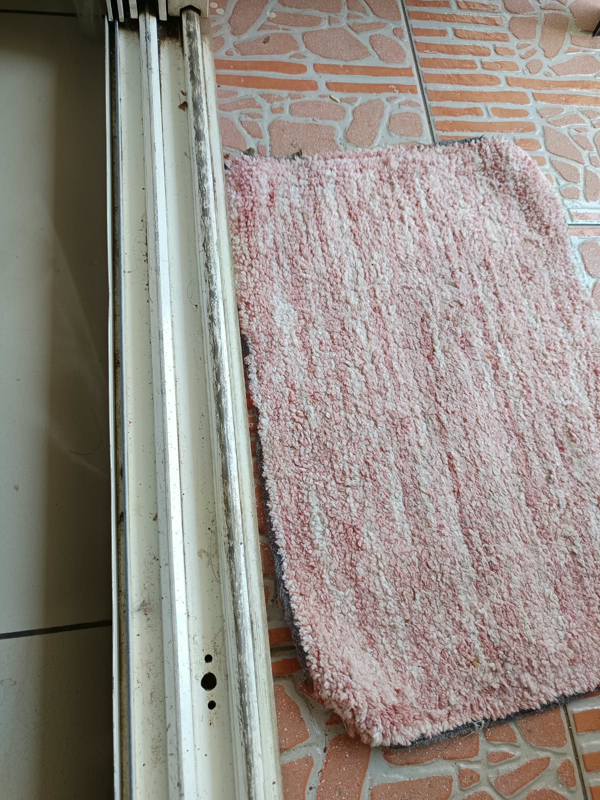 Aluminium Sliding Window Wheel Replacement in Sobha Hillview Apartments, Kanakapura Road, Bengaluru, Karnataka, Bengaluru - Kutbi Aluminium Glass & Hardware