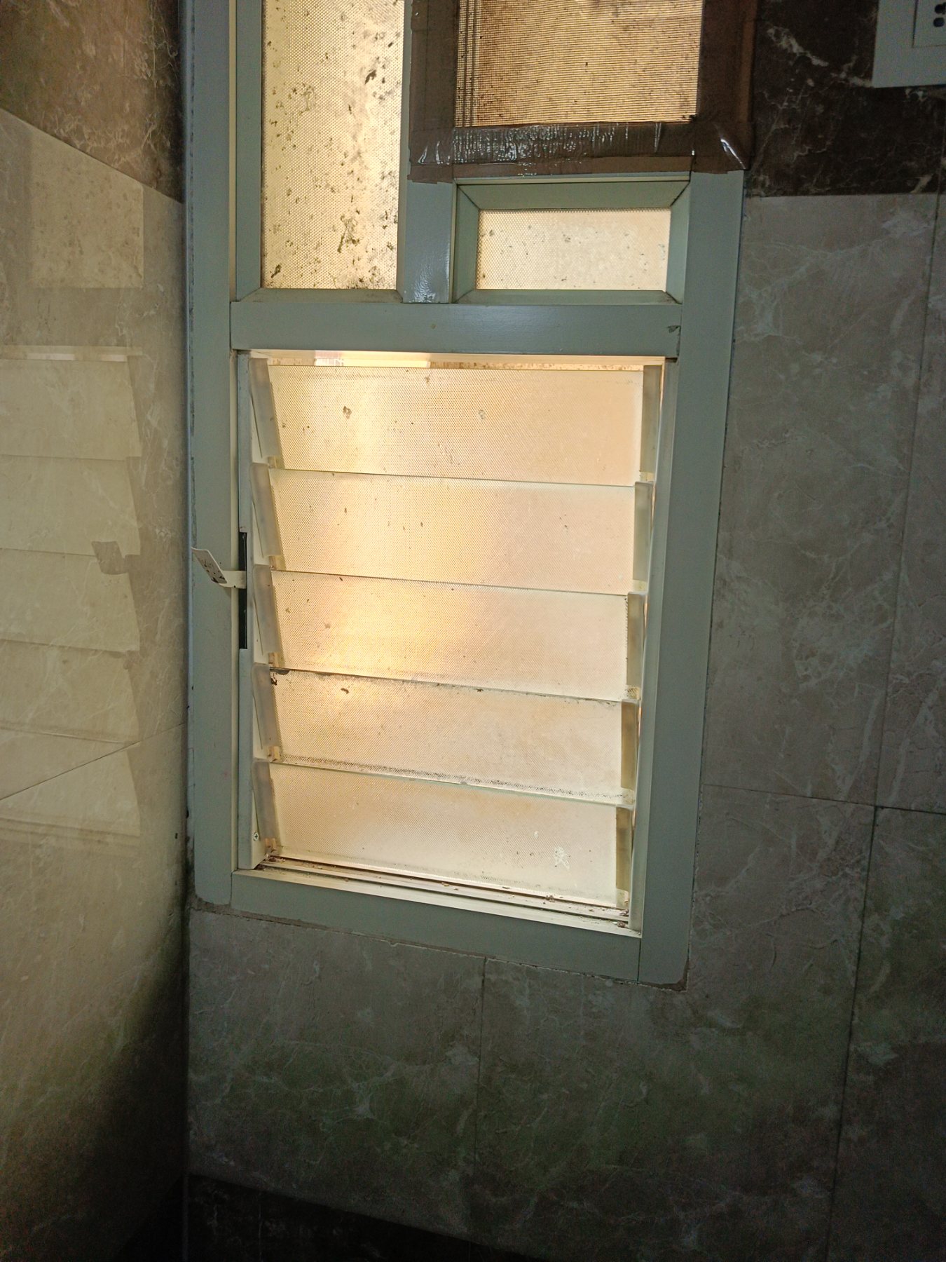 Bathroom Window Glass Replacement at HM World City Road, J. P. Nagar, Bengaluru - Kutbi Aluminium Glass & Hardware (After / Completed Work)