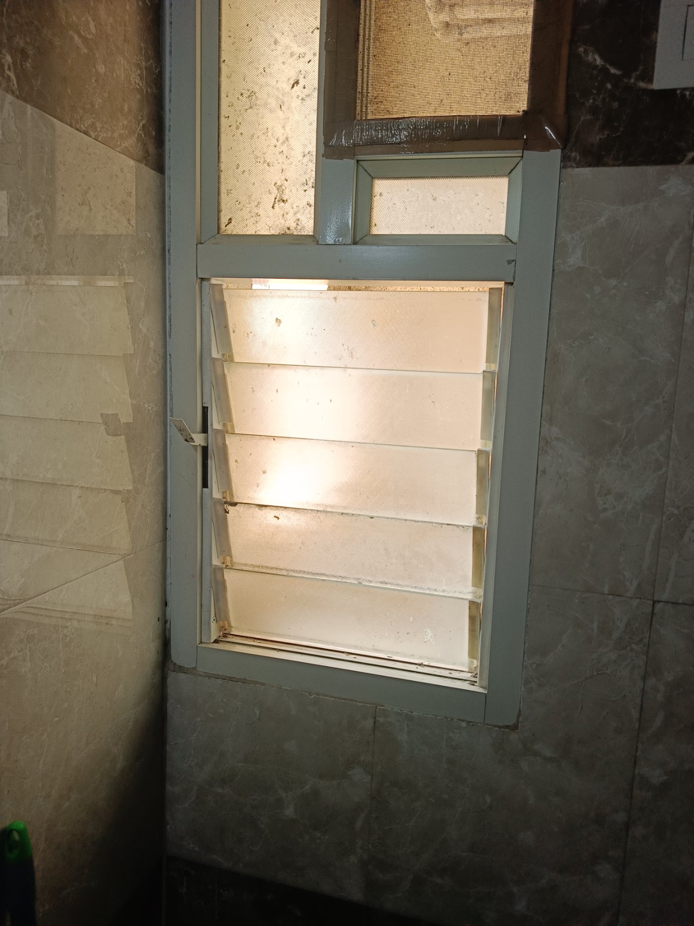 Bathroom Window Glass Replacement at HM World City Road, J. P. Nagar, Bengaluru - Kutbi Aluminium Glass & Hardware (After / Completed Work)